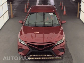 2020 Toyota Camry SE - miniatura 2