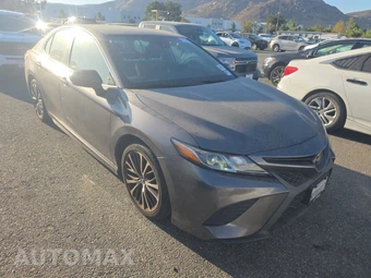 2020 Toyota Camry SE - miniatura 3