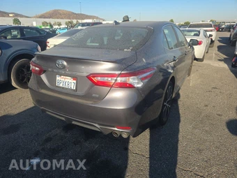 2020 Toyota Camry SE - miniatura 4