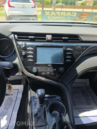 2020 Toyota Camry SE - miniatura 7