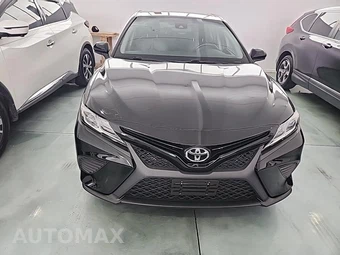 2020 Toyota Camry SE - miniatura 2