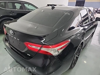 2020 Toyota Camry SE - miniatura 4