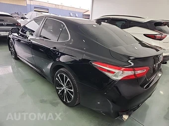 2020 Toyota Camry SE - miniatura 6