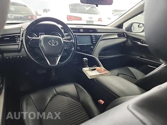 2020 Toyota Camry SE - miniatura 8