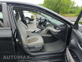 2020 Toyota Camry SE - miniatura 18