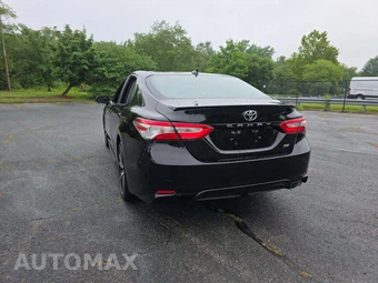 2020 Toyota Camry SE - miniatura 2