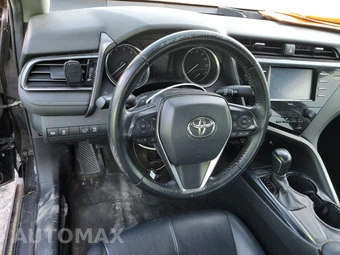2020 Toyota Camry SE – miniatura 10