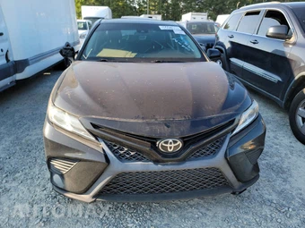 2020 Toyota Camry SE – miniatura 2