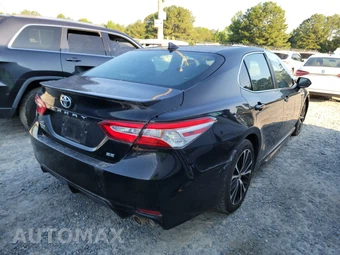 2020 Toyota Camry SE – miniatura 4