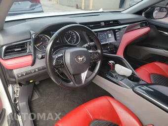 2020 Toyota Camry SE - miniatura 11