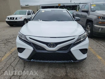 2020 Toyota Camry SE - miniatura 2