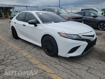 2020 Toyota Camry SE - miniatura 3