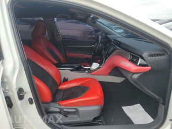 2020 Toyota Camry SE - miniatura 8
