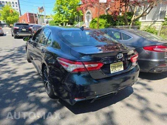 2020 Toyota Camry SE - miniatura 2