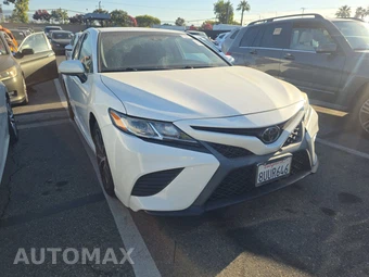 2020 Toyota Camry SE - miniatura 3