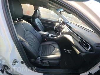 2020 Toyota Camry SE - miniatura 8