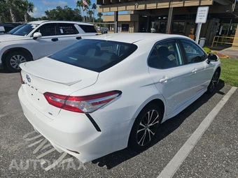 2020 Toyota Camry SE - miniatura 4
