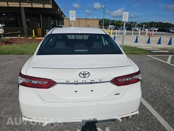 2020 Toyota Camry SE - miniatura 5