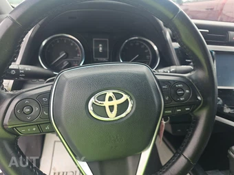2020 Toyota Camry SE - miniatura 10