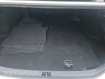 2020 Toyota Camry SE - miniatura 16