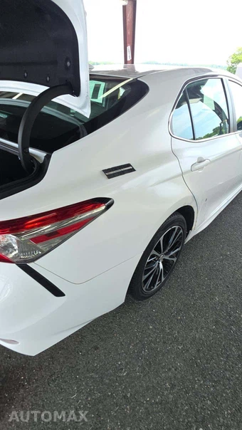 2020 Toyota Camry SE - miniatura 19