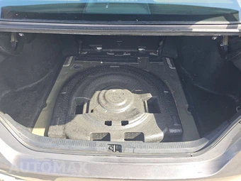 2020 Toyota Camry SE - miniatura 16