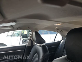 2020 Toyota Camry SE - miniatura 18