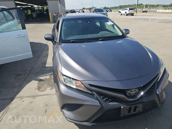 2020 Toyota Camry SE - miniatura 3