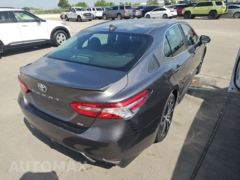 2020 Toyota Camry SE - miniatura 4