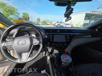 2020 Toyota Camry SE - miniatura 11
