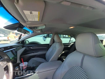 2020 Toyota Camry SE - miniatura 17