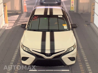 2020 Toyota Camry SE - miniatura 2