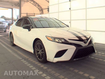 2020 Toyota Camry SE - miniatura 3