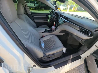 2020 Toyota Camry SE - miniatura 8