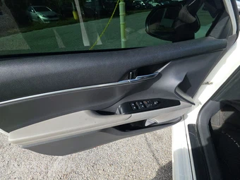 2020 Toyota Camry SE - miniatura 9
