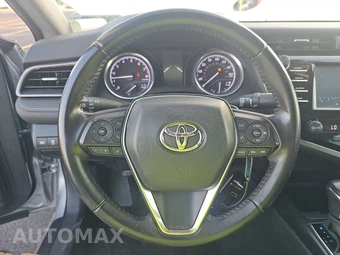 2020 Toyota Camry SE - miniatura 10