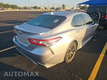 2020 Toyota Camry SE - miniatura 4