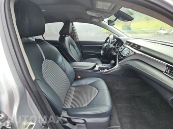 2020 Toyota Camry SE – miniatura 8