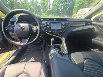 2020 Toyota Camry SE - miniatura 11