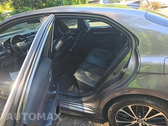 2020 Toyota Camry SE – miniatura 10