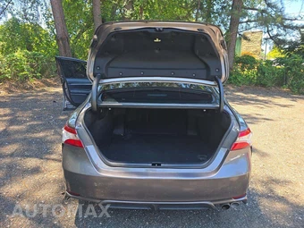 2020 Toyota Camry SE – miniatura 11