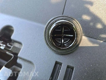 2020 Toyota Camry SE – miniatura 21