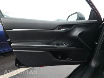 2020 Toyota Camry SE - miniatura 9