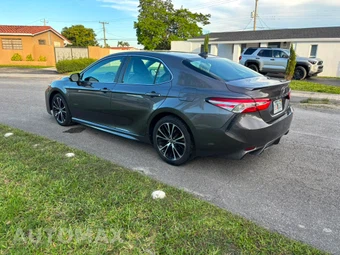2020 Toyota Camry SE - miniatura 4