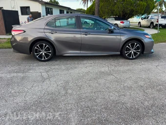 2020 Toyota Camry SE - miniatura 5