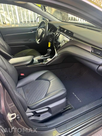 2020 Toyota Camry SE - miniatura 6