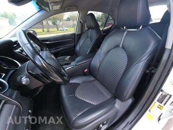 2020 Toyota Camry SE - miniatura 3