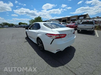 2020 Toyota Camry SE - miniatura 2