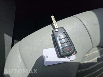2020 Toyota Camry SE - miniatura 8