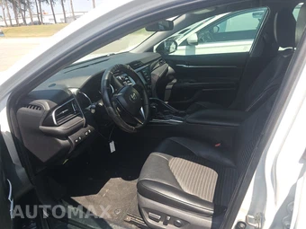 2020 Toyota Camry SE - miniatura 13